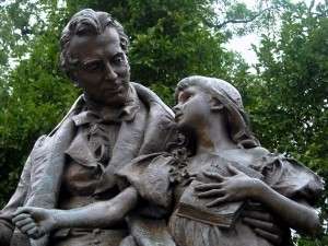 Alice Cogswell and Thomas Gallaudet depicted in a statue at Gallaudet University