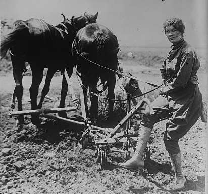 California farmerette. Photo courtesy Library of Congress. 