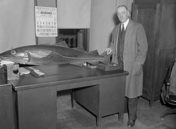 Police detective with the recovered sacred cod. Photo courtesy Boston Public Library, Leslie Jones Collection. 