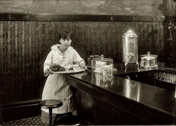 donut-waitress