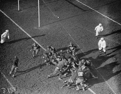 Boston Redskins play the New York Giants at Fenway Park, 1933. Photo courtesy Boston Public Library, Leslie Jones Collection.