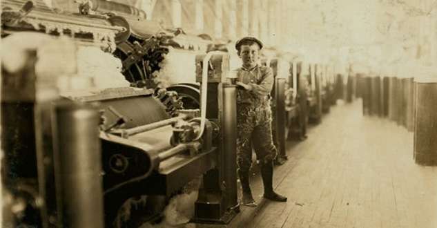 A child textile mill worker in Evansville, Ind. Photo by Lewis Hine, courtesy Library of Congress.