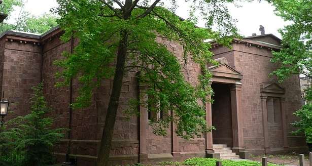 skull and bones tomb skull and bones tomb